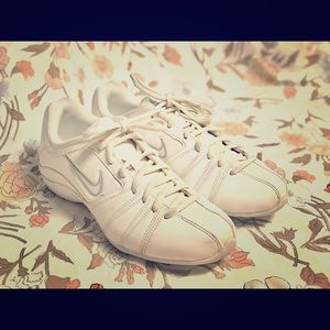 Women’s Nike Cheer Shoes Size 7